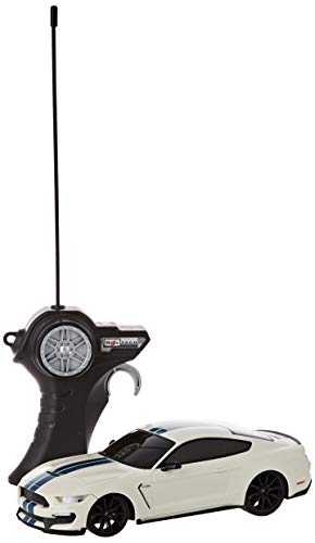 Maisto R/C 1:24 Shelby GT350 Ford Mustang Radio Control Vehicle (Colors May Vary)