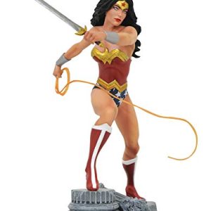 DIAMOND SELECT TOYS DC Gallery: Wonder Woman (Lasso Comic Version) PVC Figure, Multicolor