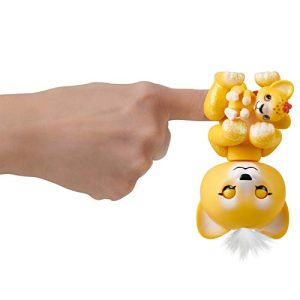 WowWee Fingerlings Light-Up Baby Black Panther and Mini