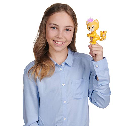 WowWee Fingerlings Light-Up Baby Black Panther and Mini