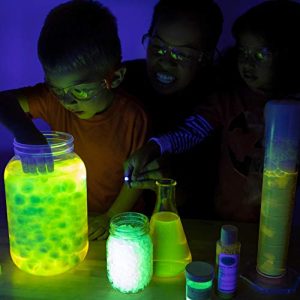 Steve Spangler Science Halloween Decorating Kit – Halloween Science Kit with 10 Experiments Included, STEM Activities Ideal for Classroom and Home Use