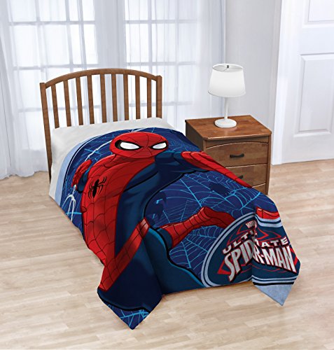 Jay Franco Astonish Plush Throw, Medium Blanket, Spiderman Ultimate