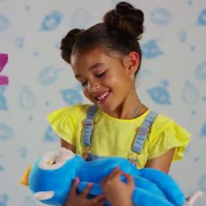Fingerlings HUGS - Kiki - Advanced Interactive Plush Baby Monkey Pet - by WowWee (Amazon Exclusive)