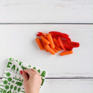 Lunchskins Reusable 2 Piece Food Storage Bag Set, 1 Sandwich Bag + 1 Snack Bag, Blue Whale