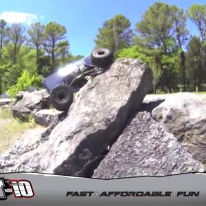 Redcat Racing Everest-10 Electric Rock Crawler with Waterproof Electronics, 2.4Ghz Radio Control (1/10 Scale), Blue