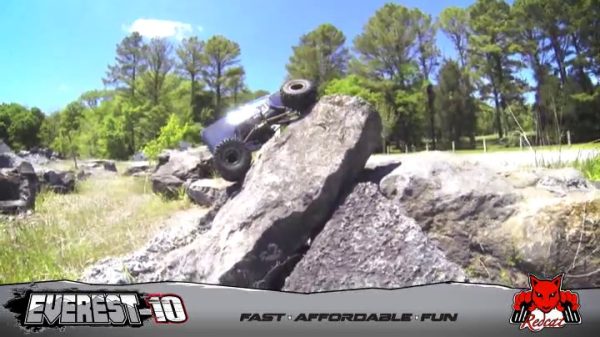 Redcat Racing Everest-10 Electric Rock Crawler with Waterproof Electronics, 2.4Ghz Radio Control (1/10 Scale), Blue