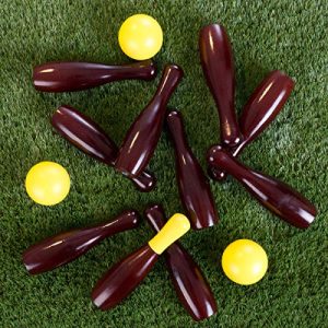 Hey! Play! 80-ESLB90 Lawn Bowling Game-English Skittles Set-Indoor Outdoor Fun for Toddlers, Kids, Adults –10 Wooden Pins, 3 Balls, & Mesh Bag, 9"