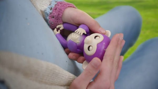 WowWee Fingerlings - Interactive Baby Monkey - Sophie (White with Pink Hair)
